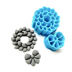 Paku Malzeme - 3D-Plastic mini cutter FLORAL WREATH w/BOW; 3 cms
