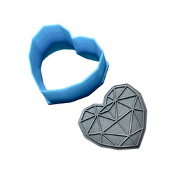 Paku Malzeme - Plastik mini kalıp Prism Heart; 3,4*3,7 cm